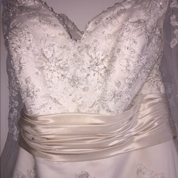 Alfred Angelo Wedding Gown - Picture 6 of 8